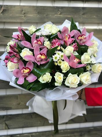 Букет цветов из: Розы и Хризантемы в Бохане