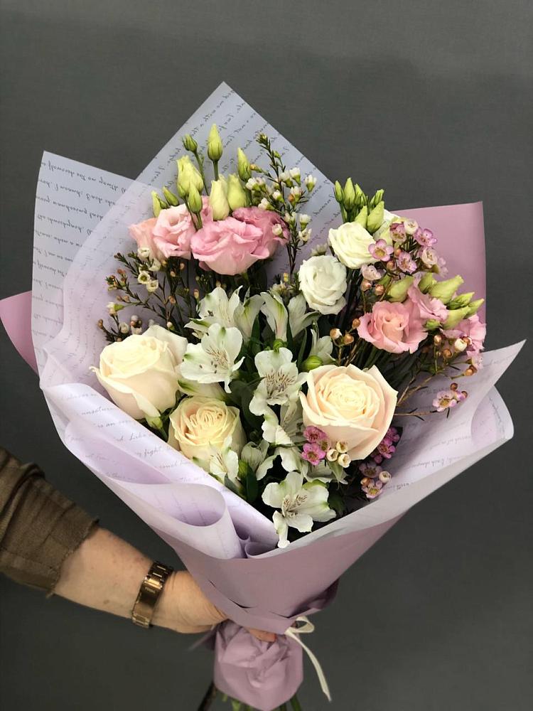 Букет цветов из: Альстромерии, Розы и Лизиантусы в Бохане