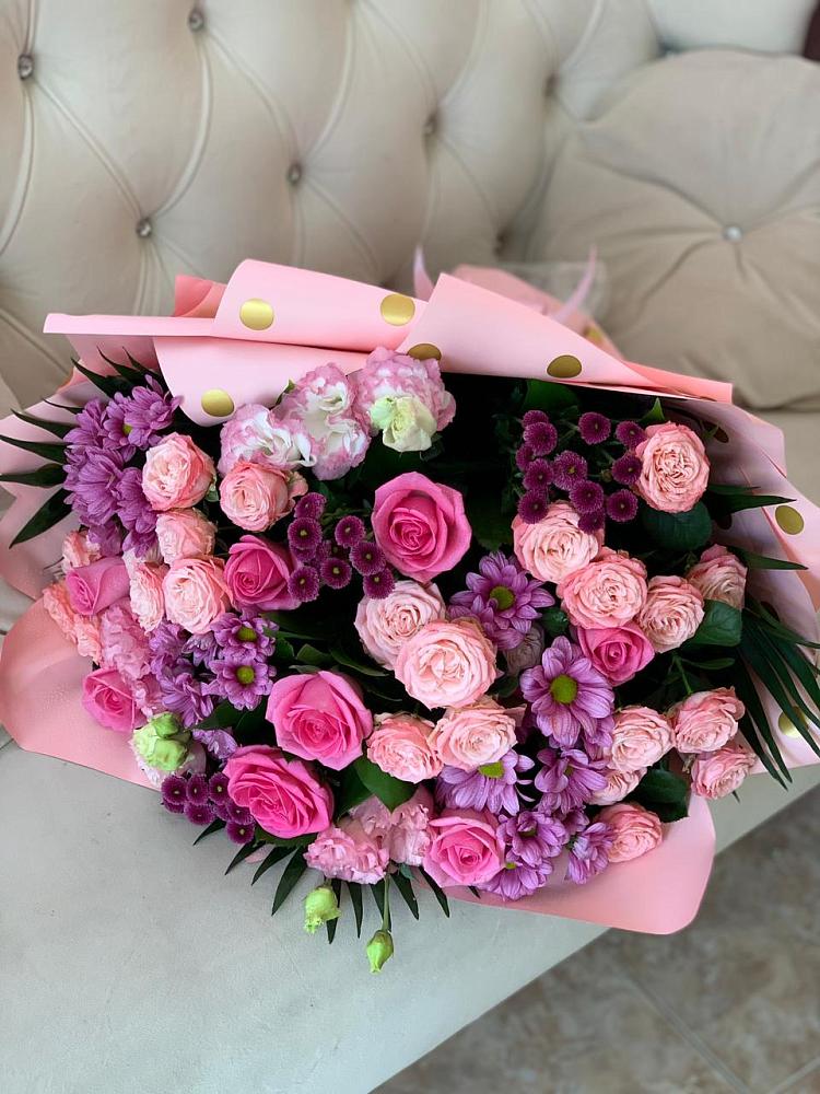 Букет цветов из: Хризантемы, Розы и Лизиантусы в Бохане