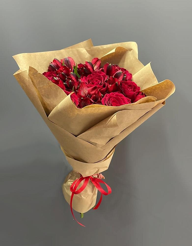 Букет цветов из: Альстромерии и Розы в Бохане