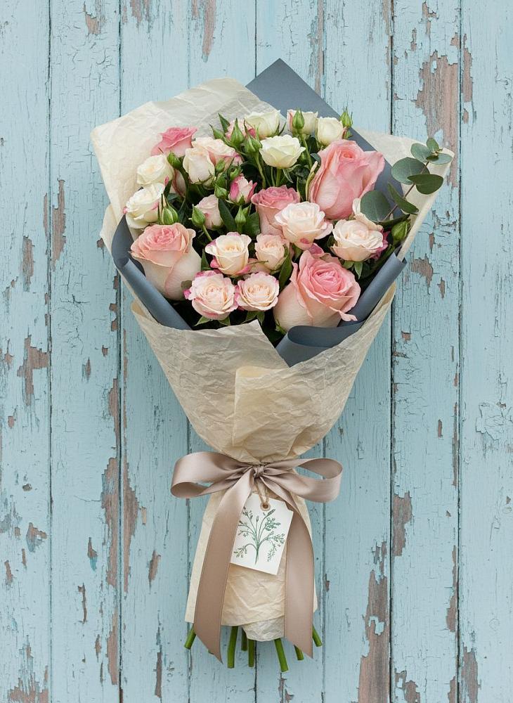 Букет цветов из: Розы в Бохане