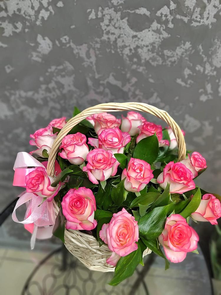 Цветочная композиция из Розы в корзине в Бохане