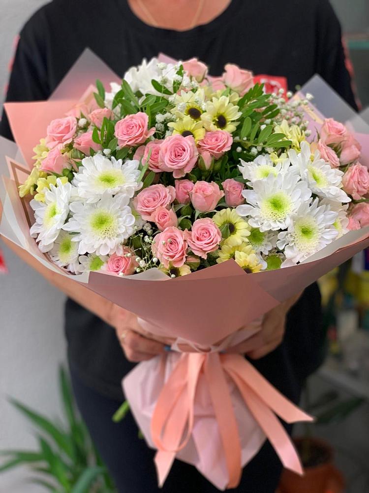 Букет цветов из: Розы и Хризантемы в Бохане