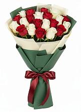 Букет Микс из красных и белых роз в Бохане