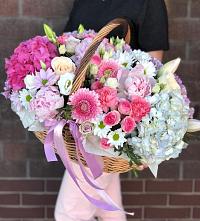 Композиция солнечный день в Бохане Цветочная композиция из Розы, Хризантемы, Пионы и Лизиантусы в корзине в Бохане
