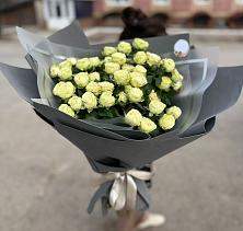 Букет Белые кустовые розы Солинеро в Бохане