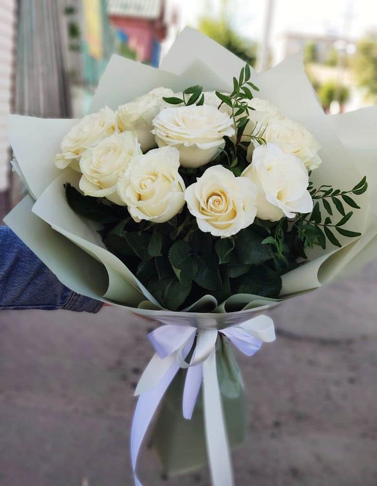 Букет Белые розы Проуд в Бохане