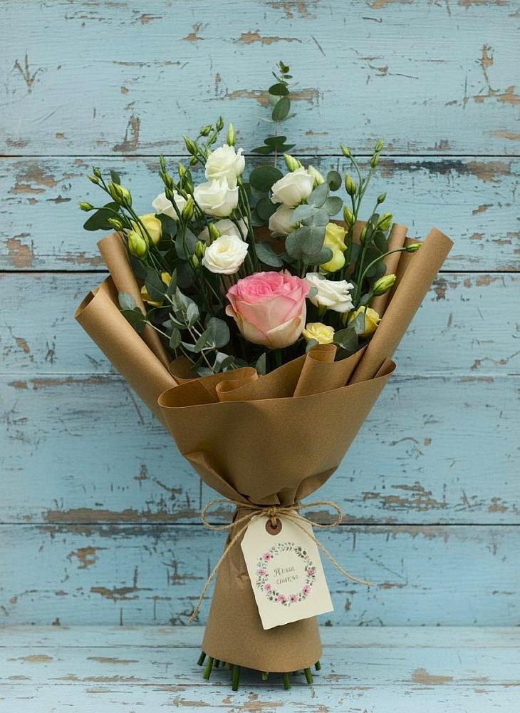 Букет цветов из: Розы и Лизиантусы в Бохане