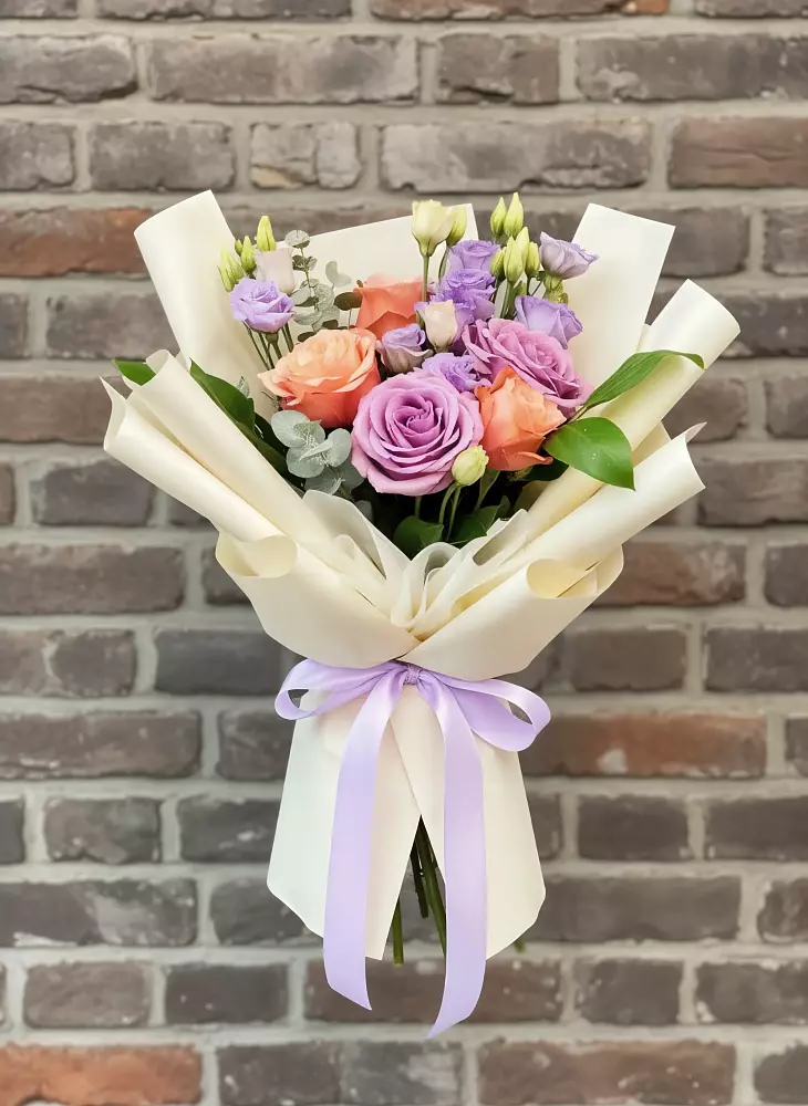 Букет цветов из: Лизиантусы и Розы в Бохане