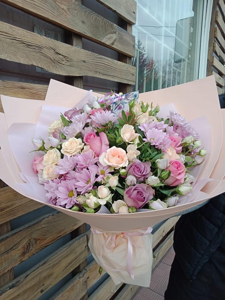 Букет цветов из: Розы и Хризантемы в Бохане