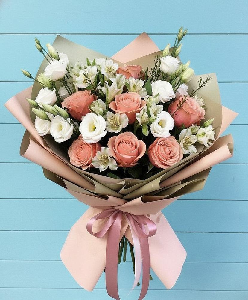 Букет цветов из: Розы, Альстромерии и Лизиантусы в Бохане