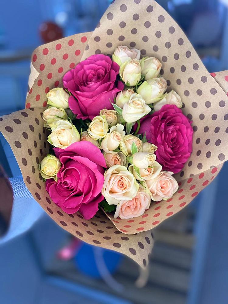 Букет цветов из: Розы в Бохане