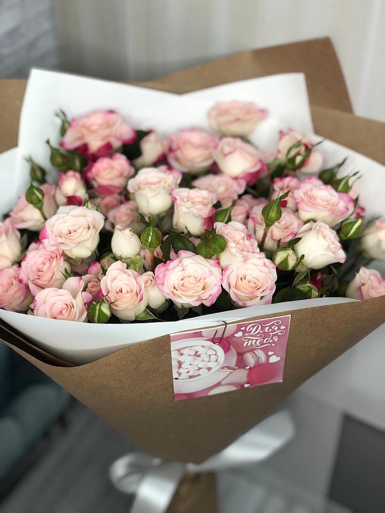 Букет цветов из: Розы в Бохане