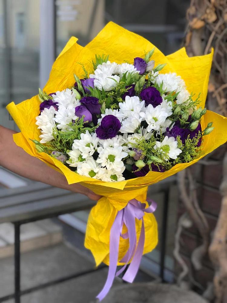 Букет цветов из: Ирисы, Хризантемы и Ромашки в Бохане