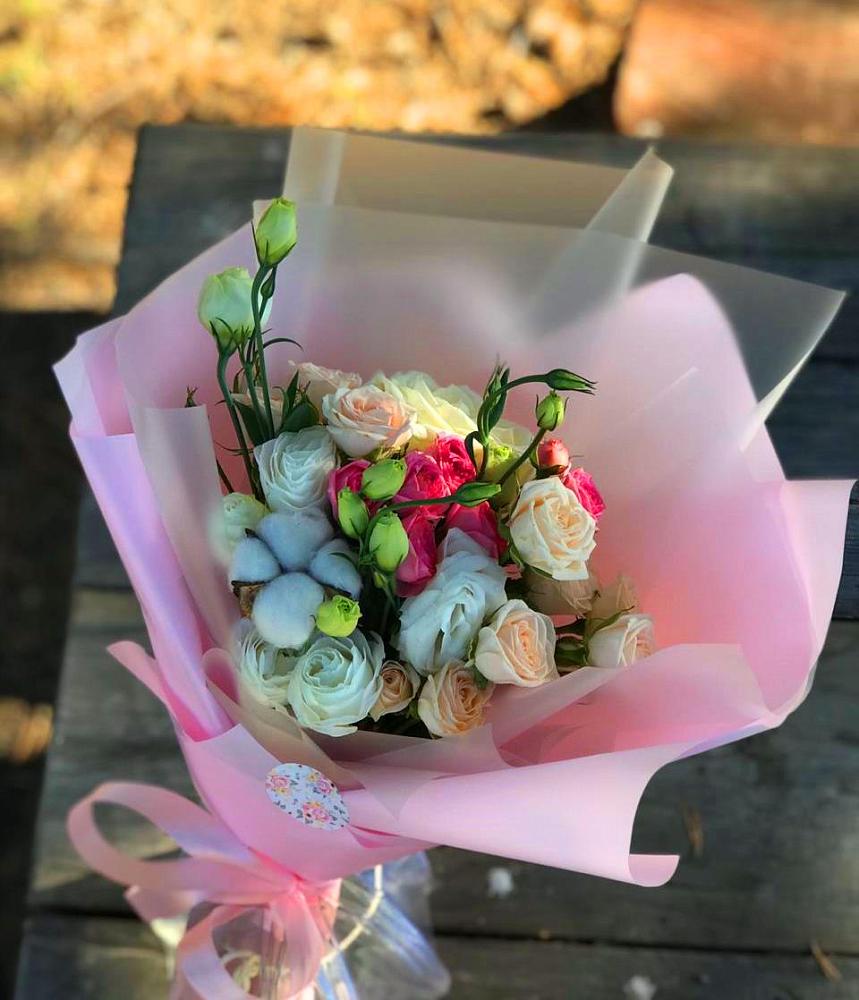 Букет цветов из: Розы и Лизиантусы в Бохане