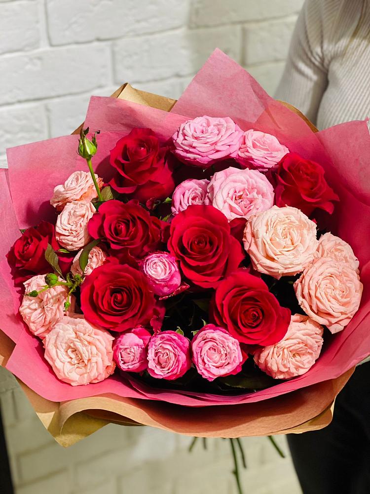 Букет цветов из: Розы в Бохане