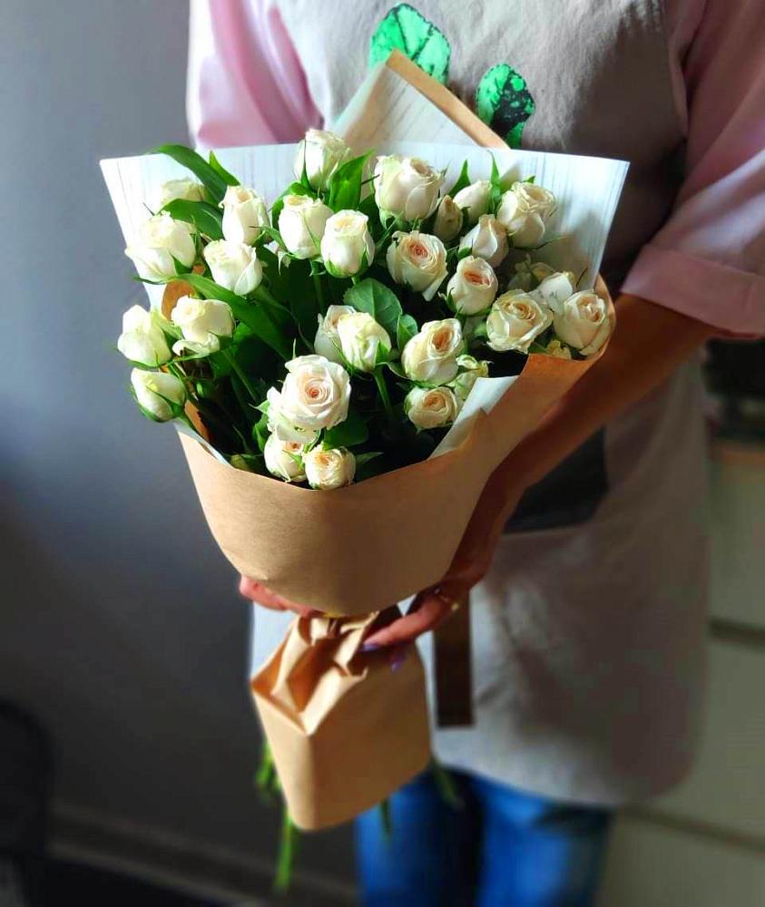Букет цветов из: Розы в Бохане