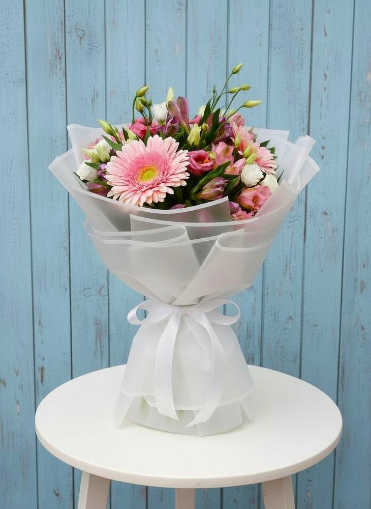 Букет цветов из: Герберы, Альстромерии и Лизиантусы в Бохане