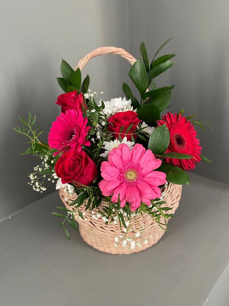 Цветочная композиция из Розы, Хризантемы и Герберы в корзине в Бохане