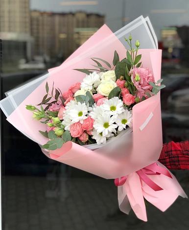 Букет цветов из: Розы, Лизиантусы и Хризантемы в Бохане