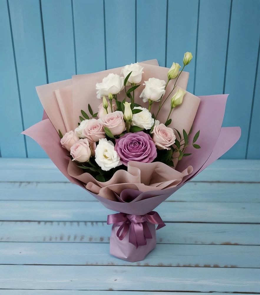 Букет цветов из: Розы и Лизиантусы в Бохане